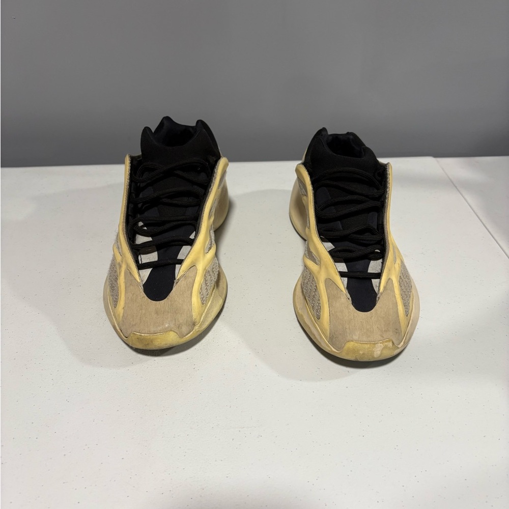 Adidas Yeezy 700 Mens size 10